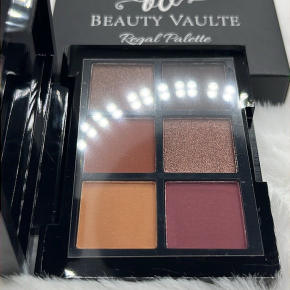 Beauty Vaulte Regal Palette, 6 Shade Mini Eyeshadow Palette, Pressed Pigments - Picture 3 of 5